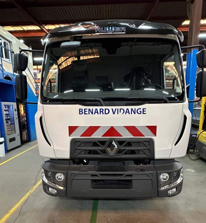 Camion de curage de fosses septiques Touffreville