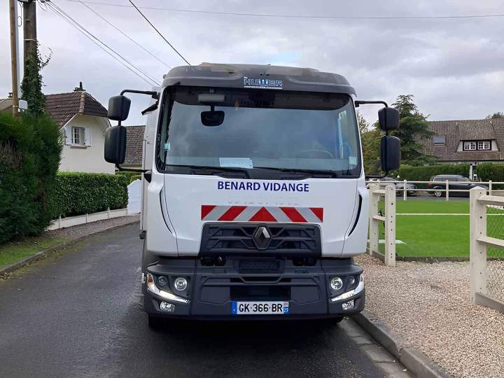 Camion de vidange de fosse septique Touffreville